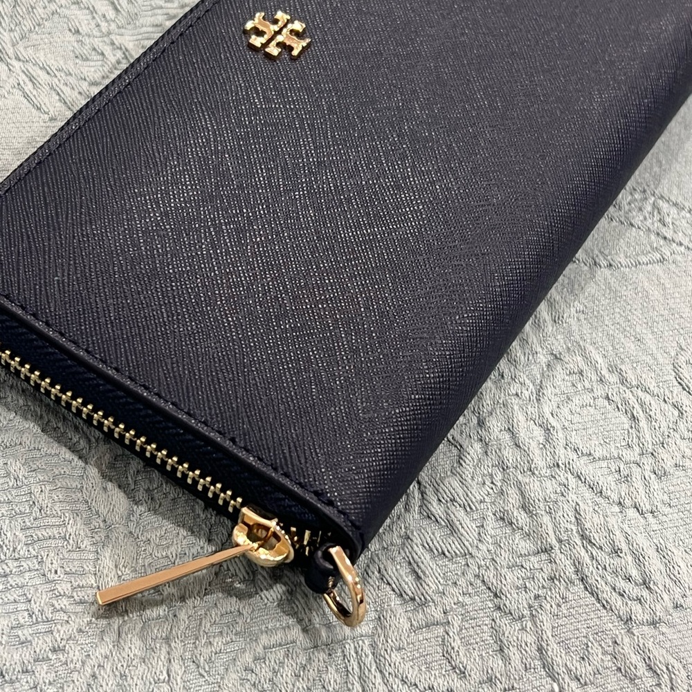 Tory Burch Saffiano Leather wallet - Picture 4 of 5